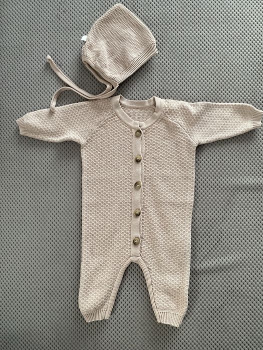 Комбинезон и чепчик 62 см.