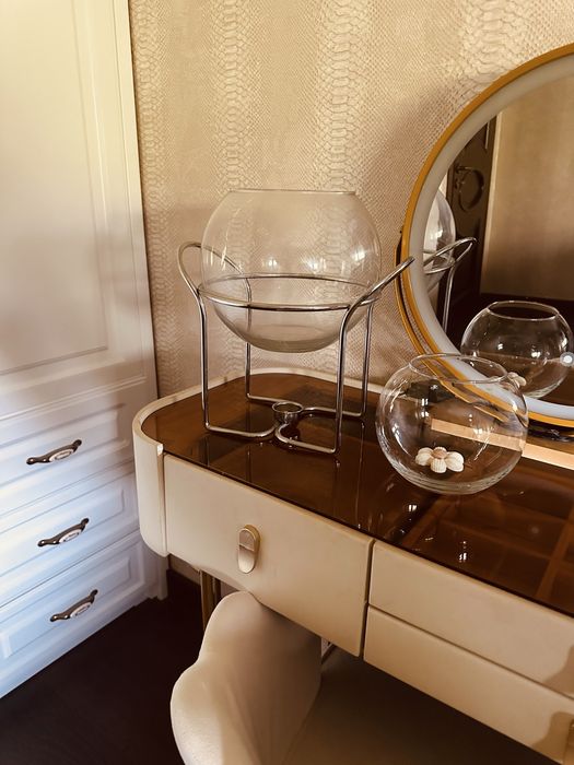 Acvariu rotund , bol pentru pesti , deosebite  pentru pesti cu suport  de inox