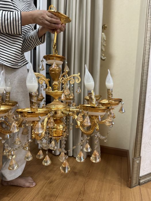 Красивая люстра под золото