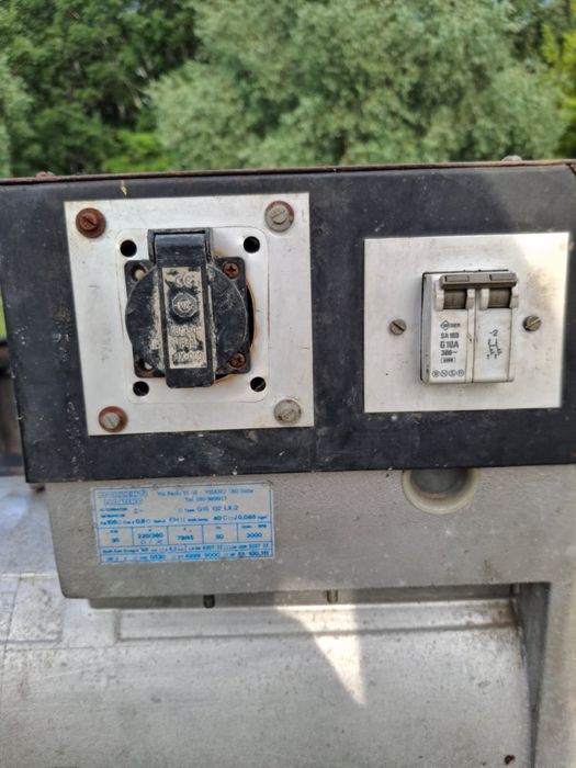 Vand generator  de curent  pentru tractor