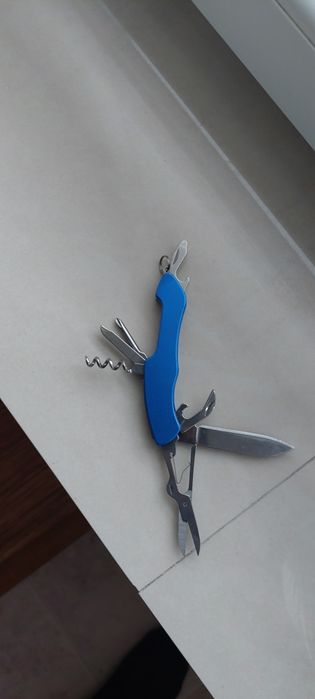 Многафункцианално джобно ножче