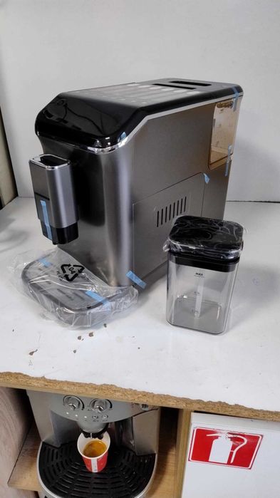 Кафе автомат-машина Heinner 20 бара 1350 W с контейнер за мляко