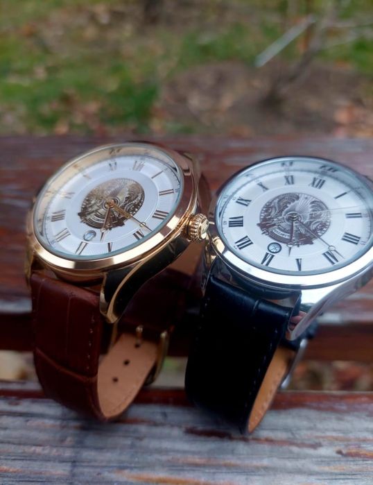 Часы наручные с логотипом