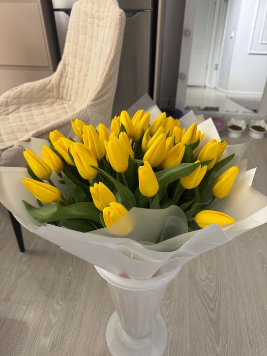 Свежие цветы , тюльпаны