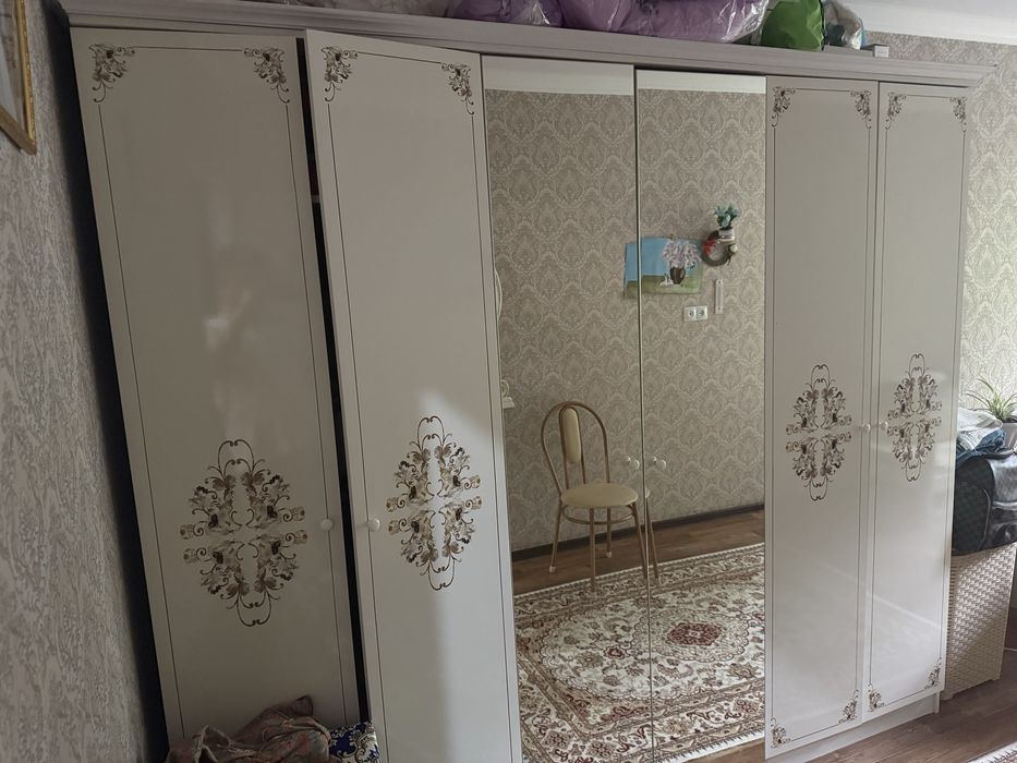 Шкаф с зеркалом для спальни комплект