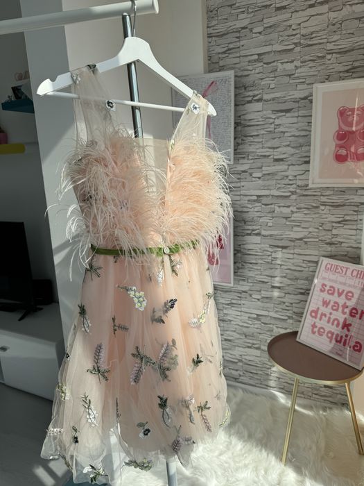 Бална официална рокля с бродерии и естествени пера Junona