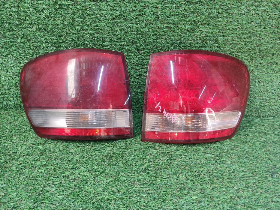 Фонарь Toyota avensis verso