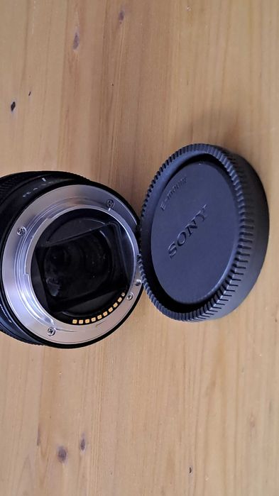 Продавам обектив Sony FE 28-60