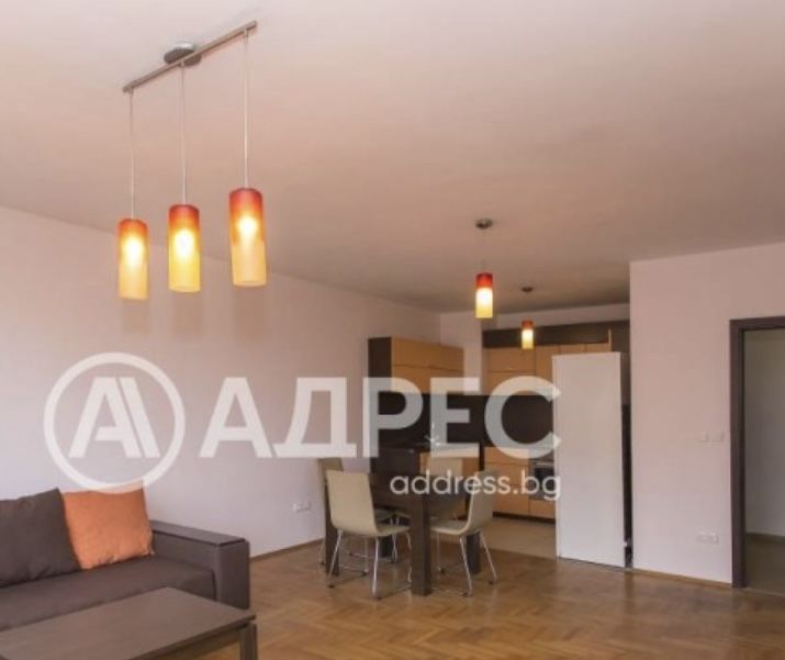 Корнизи, пердета, лампи