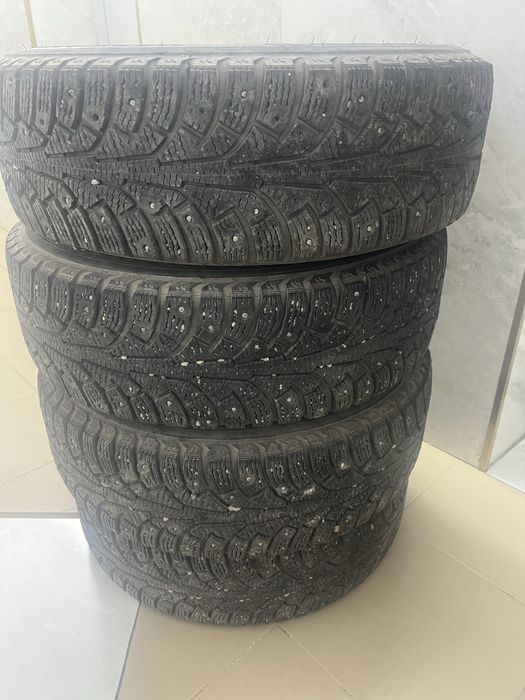 Продам диски шинами шипы