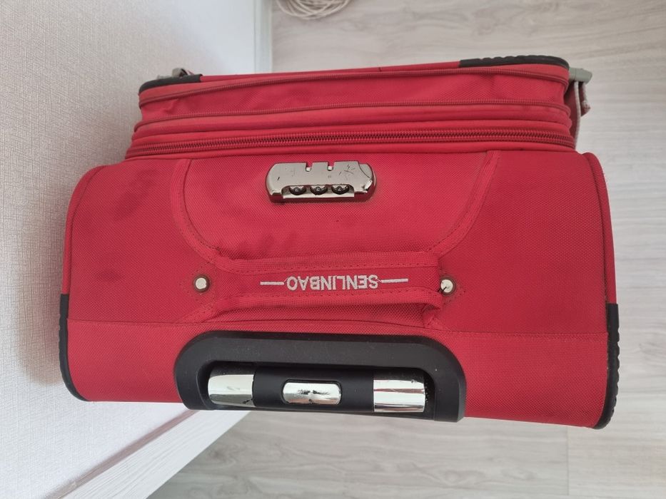 Продам б/у чемодан
