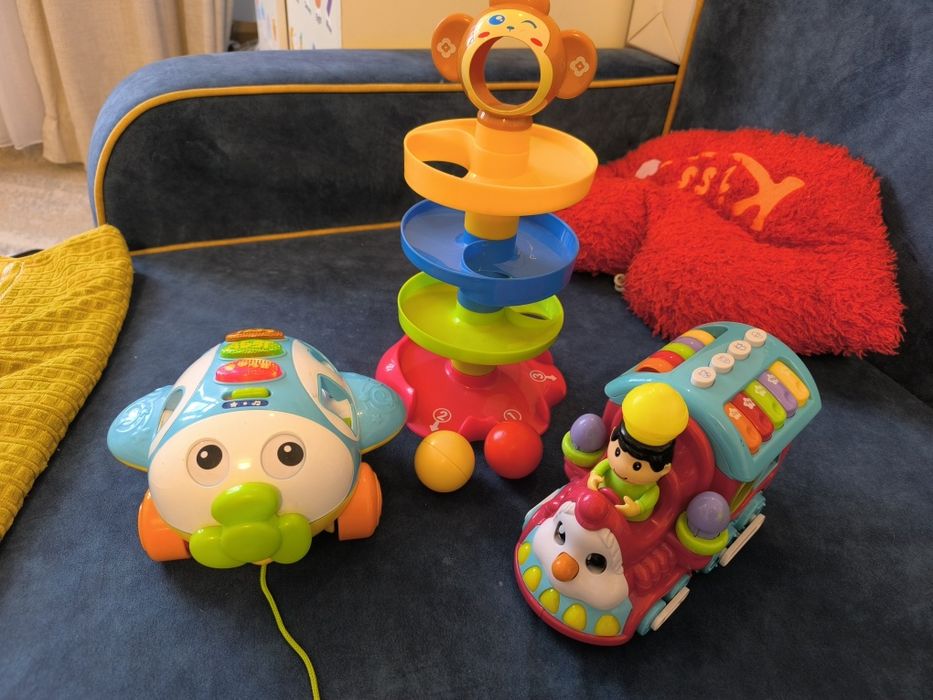 Продам игрушки три