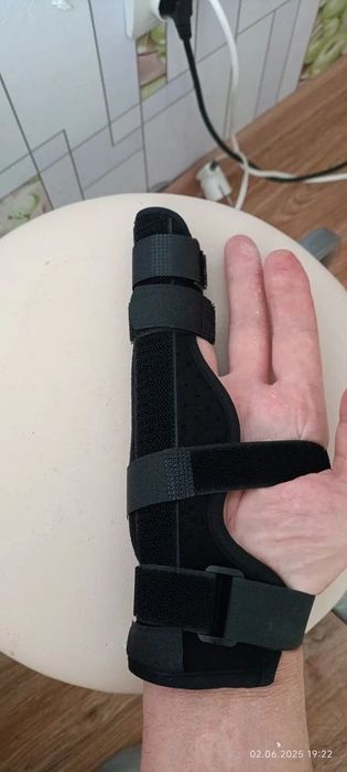 Бандаж лучезапястный с фиксацией мизинца, безымянного пальца