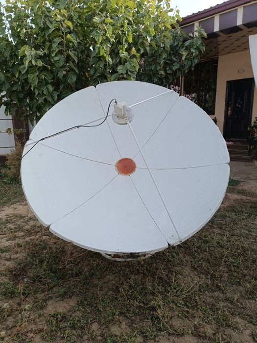 Продаётся параболическая антенна, большая и маленькая