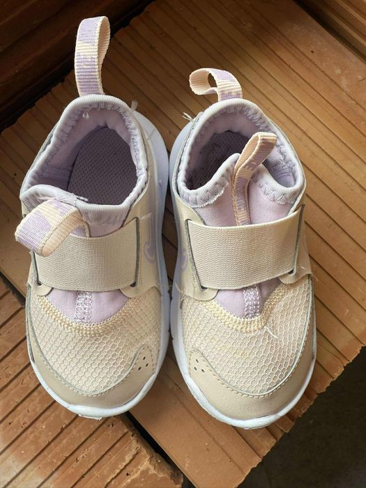 Nike маратонки за момиче 22