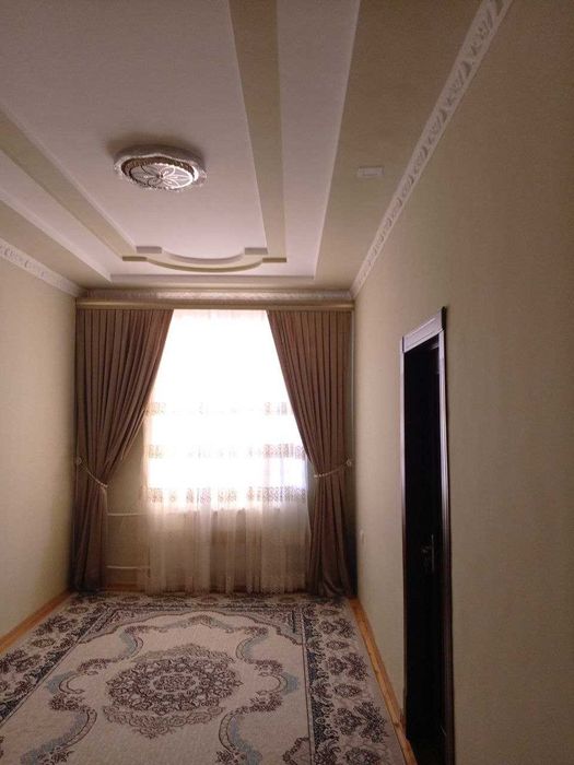 Продаётся 1х передел в 2х комн квартира на 1 этаже Ор-р Шарк базарчик