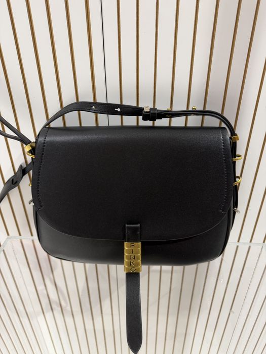 Нова дамска чанта Pinko