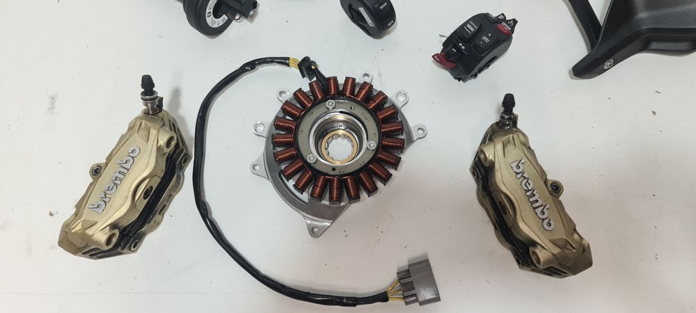 Etrieri Brembo Gold  BMW R1200GS R1250GS stator  bloc lumini mansoane
