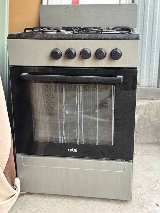 Продам газ плиту.