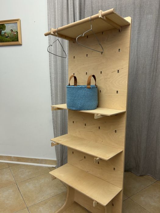 Дървена етажерка щендер