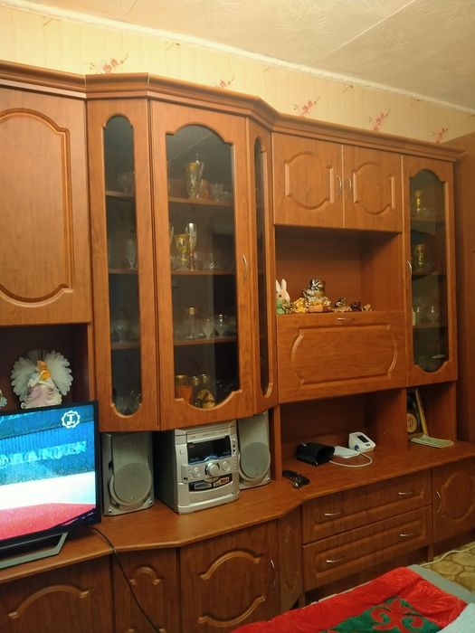 Стенка размеры 4м х 2.10 м