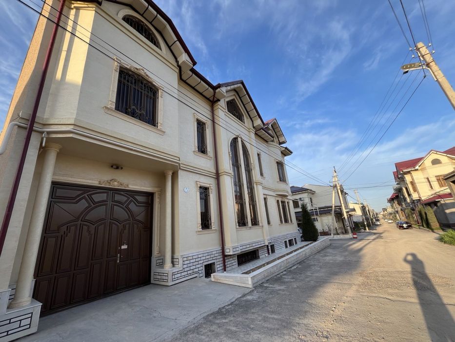 Katta xasanboy Hovli sotiladi