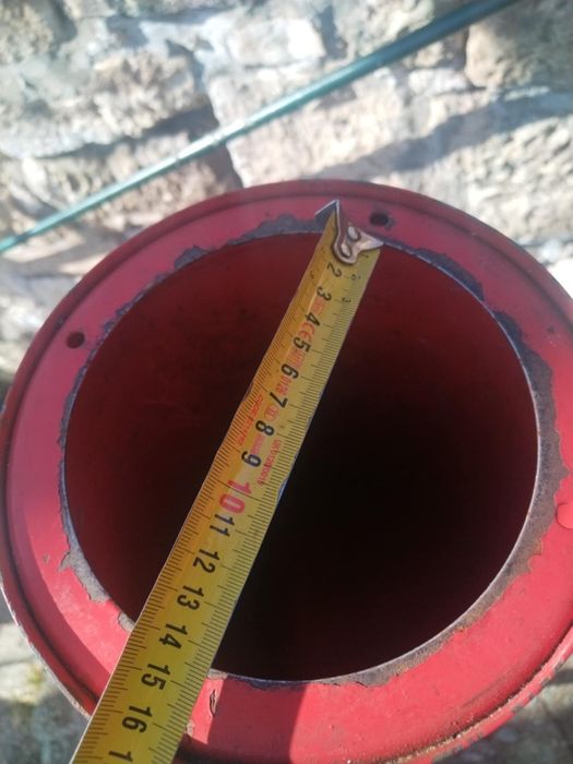 Дробилка за клони, листа, храсти. 
Смила клоните на талаж. 
Широк отво