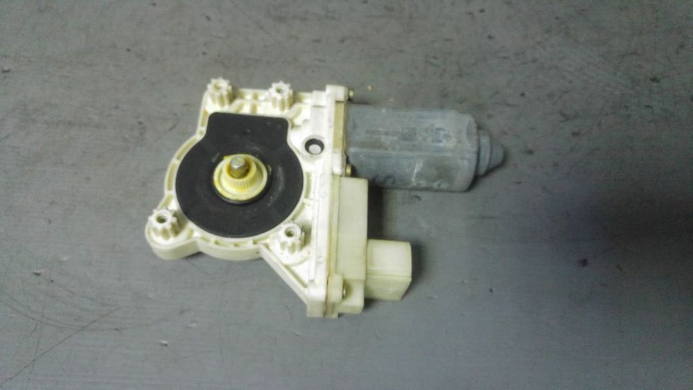 motoras geam stanga spate bmw seria 7 e65