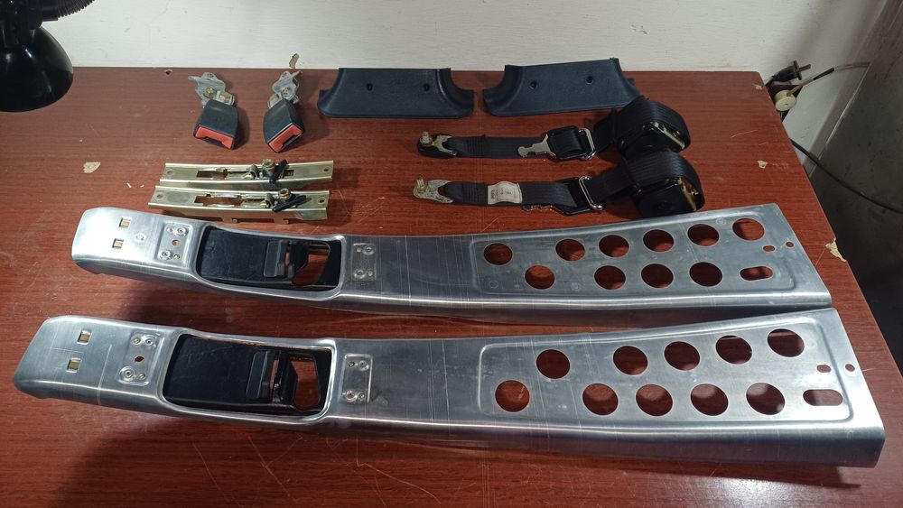Продам капот на Мерседес W126.