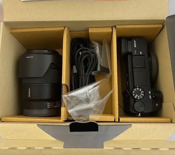 Sony A6400 Kit Aparat Mirrorless 24.2 MP cu Obiectiv 18-135mm