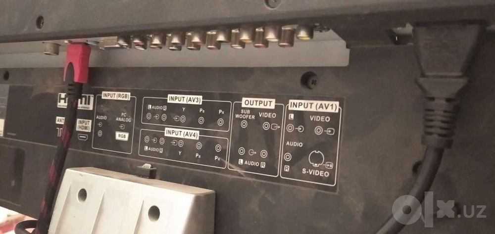 Телевизор HITACHI   26"