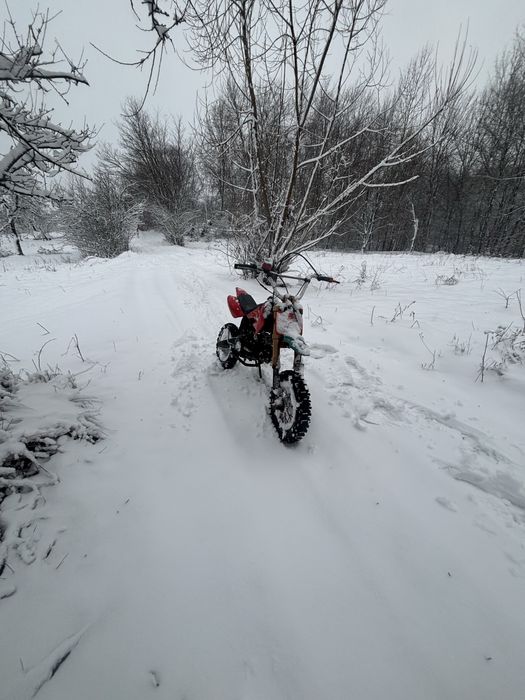Vând motocicletă Cross 125, cadru mediu, în stare foarte bună