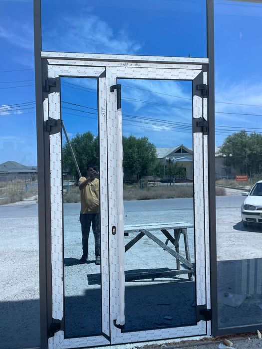 АлАлюминиевые двери и окна (витражи)