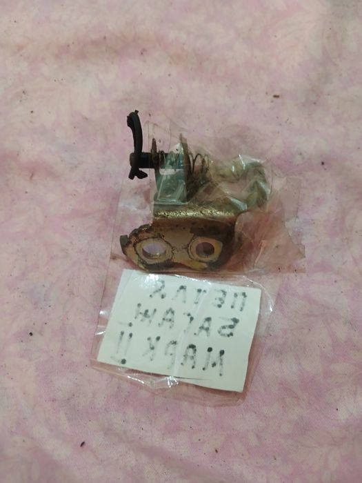 Петля багажника Тоета Марк2