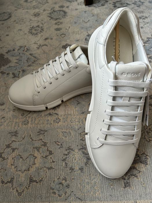 Geox нови бели сникърси размер 41 -42.