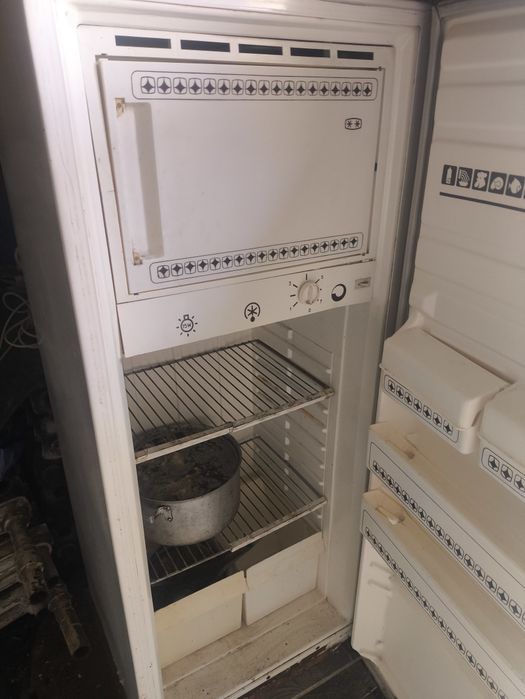 Продам холодильник стоял на даче
