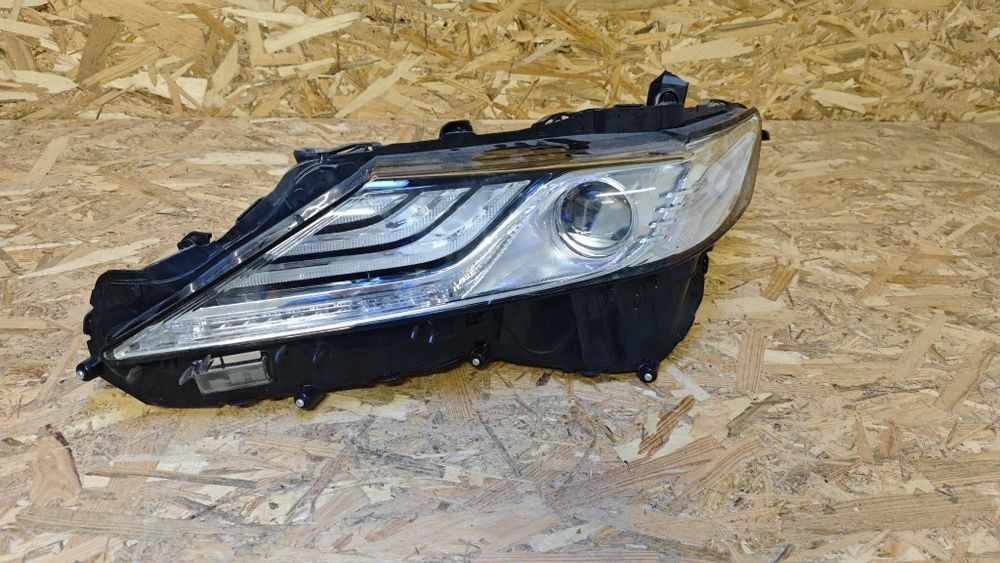 Ляв фар за Тойота Камри 2023 г Toyota Camry 2023 V7
