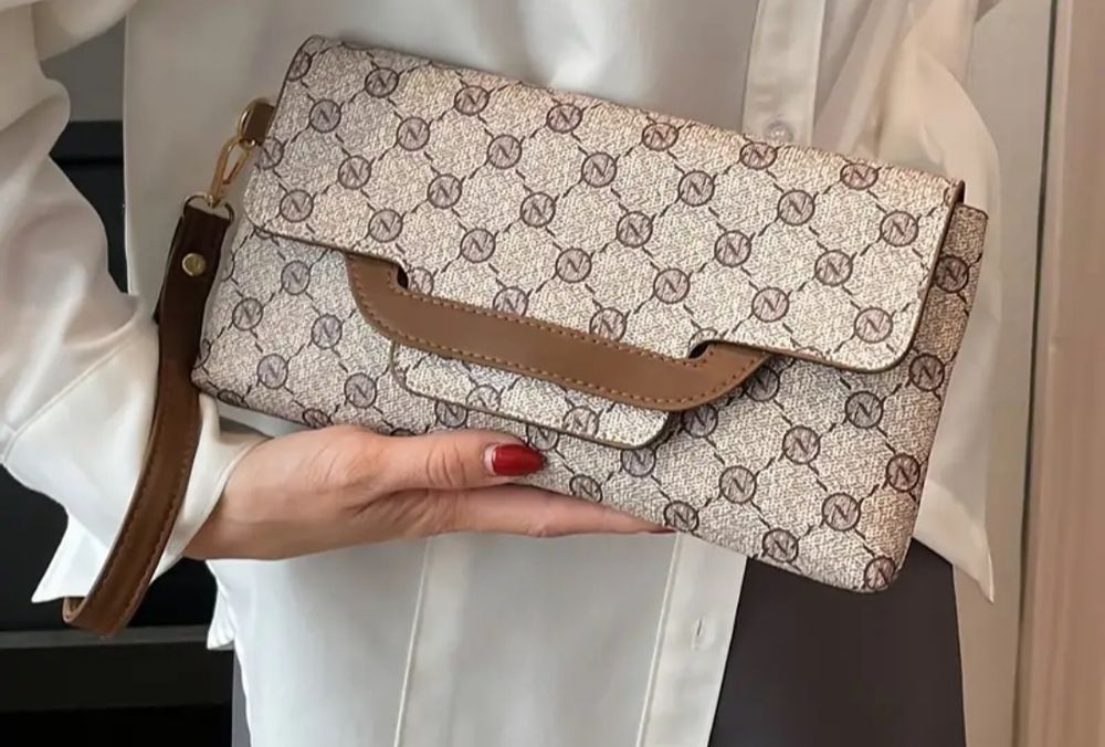 Дамска чанта с дръжка