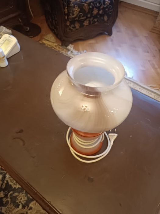 Продам настольную лампу