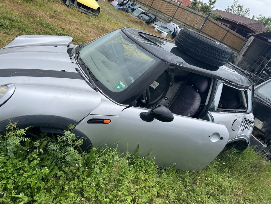 Mini cooper (1.6i 2004г) на части