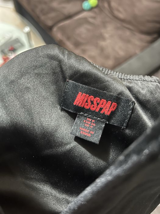 Черна велурена рокля Misspap