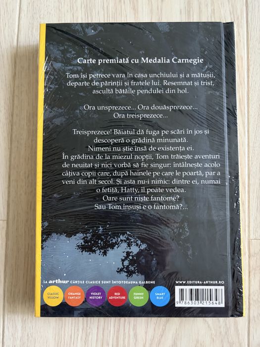 Carte noua, in folie Gradina de la miezul noptii