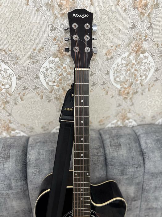 Продается гитара adagio