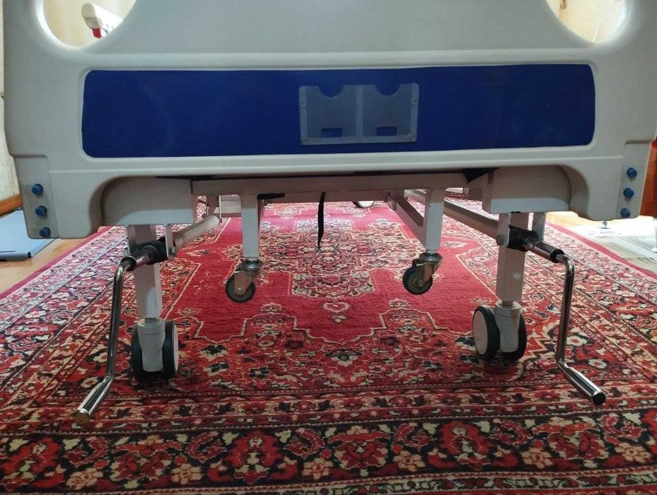 Медицинская кровать для лежачих больных