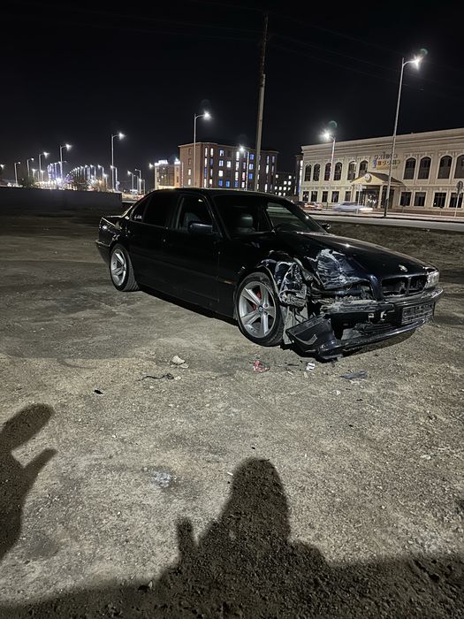 В продаже BMW 728 E38