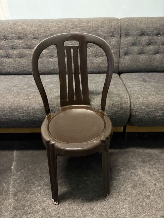 Scaune plastic Maro ideale pentru Gradina Terasa Curte rezistente la umezeala ploaie etc