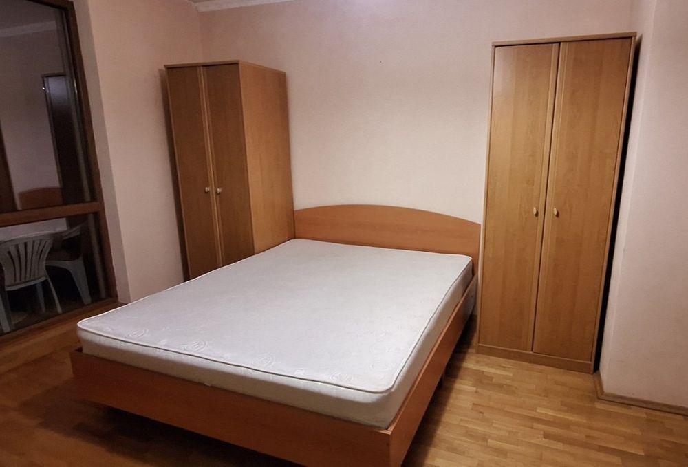 Продавам спалня с матрак, гардероби и скрин, изгодно, почти нови