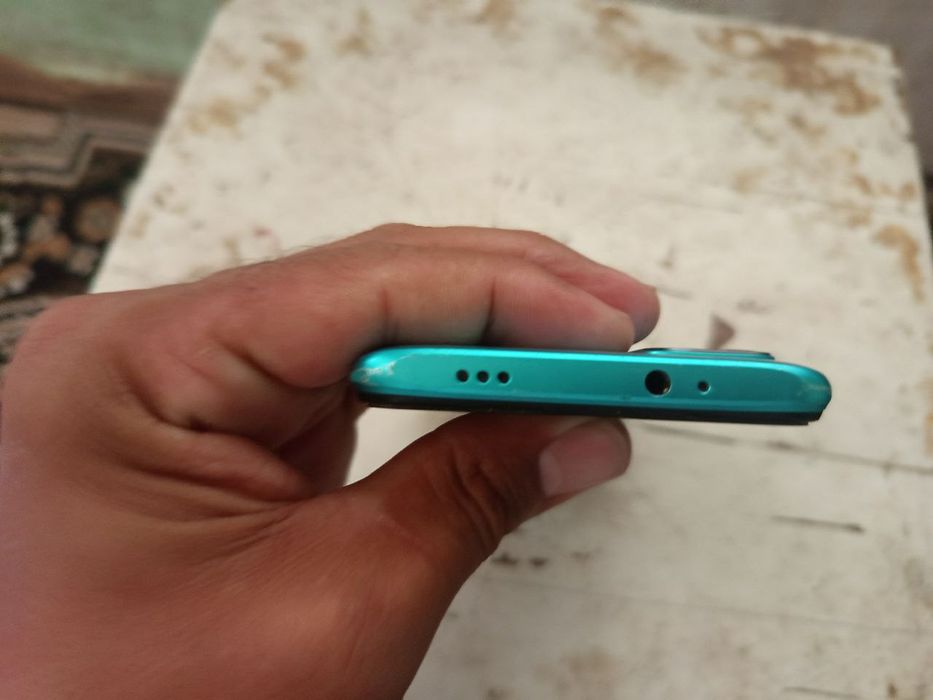 750.000 ming Redmi 9T 4/128  batareyka 6000