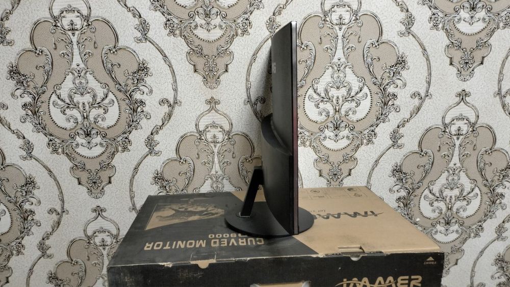 Продаются 16 компьютеров и 18 стульев