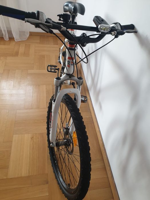 Vând bicicleta Hillbo